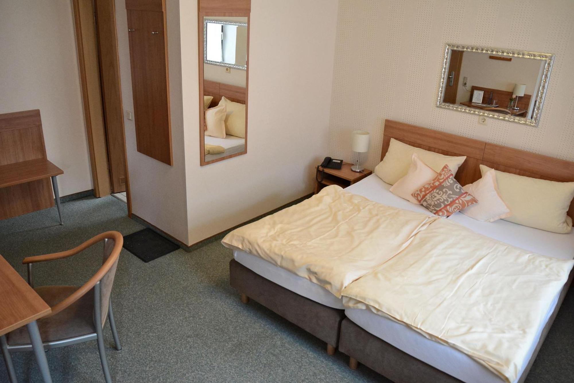 Rosenhotel Scherer Schiffweiler Ngoại thất bức ảnh