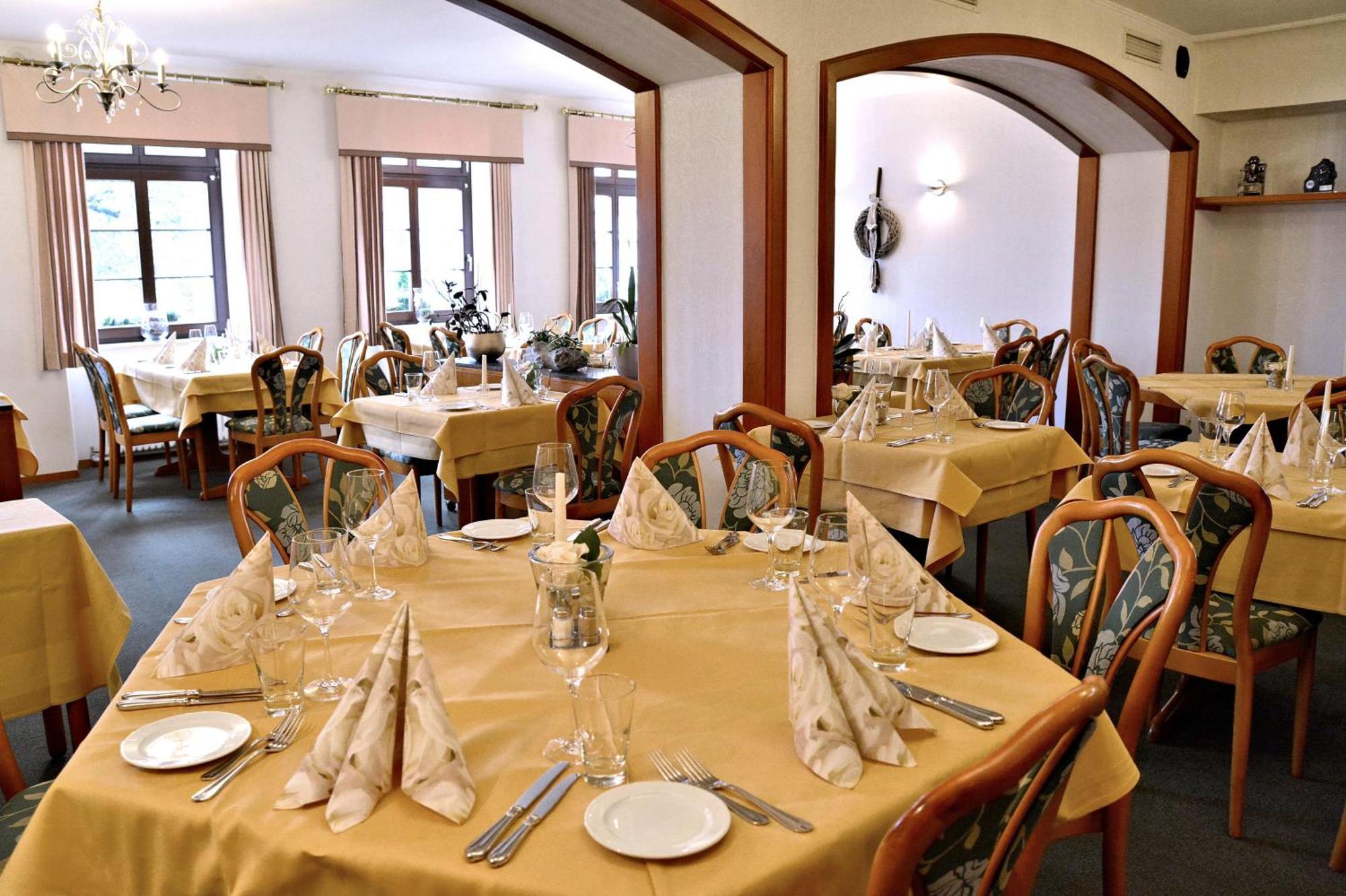 Rosenhotel Scherer Schiffweiler Ngoại thất bức ảnh